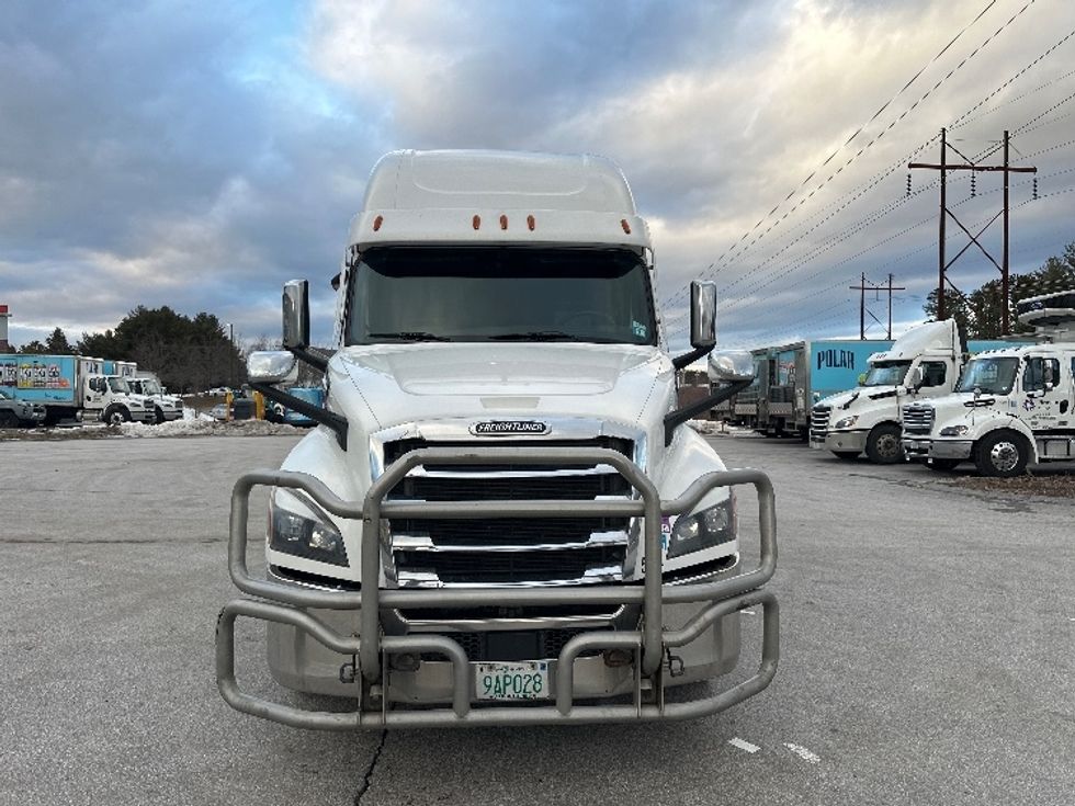 Sleeper Tractor-Heavy Duty Tractors-Freightliner-2023-T12664ST-Londonderry-NH-219,395\n\t\tmiles-$ 97,500 - Image 2