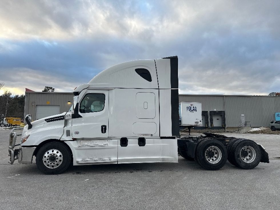 Sleeper Tractor-Heavy Duty Tractors-Freightliner-2023-T12664ST-Londonderry-NH-219,395\n\t\tmiles-$ 97,500 - Image 4