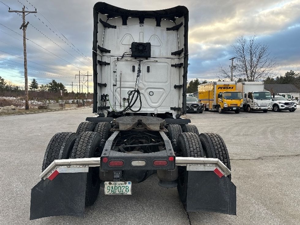 Sleeper Tractor-Heavy Duty Tractors-Freightliner-2023-T12664ST-Londonderry-NH-219,395\n\t\tmiles-$ 97,500 - Image 6