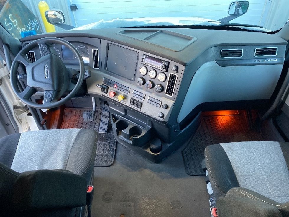 Sleeper Tractor-Heavy Duty Tractors-Freightliner-2023-T12664ST-Londonderry-NH-236,470\n\t\tmiles-$ 99,500 - Image 12