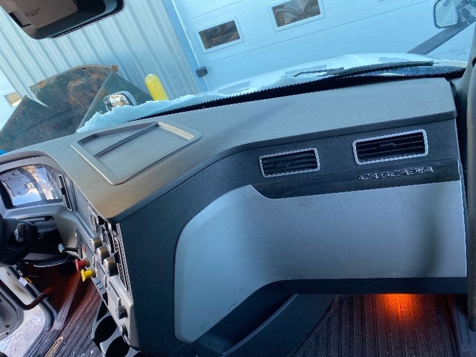 Sleeper Tractor-Heavy Duty Tractors-Freightliner-2023-T12664ST-Londonderry-NH-236,470\n\t\tmiles-$ 99,500 - Image 14