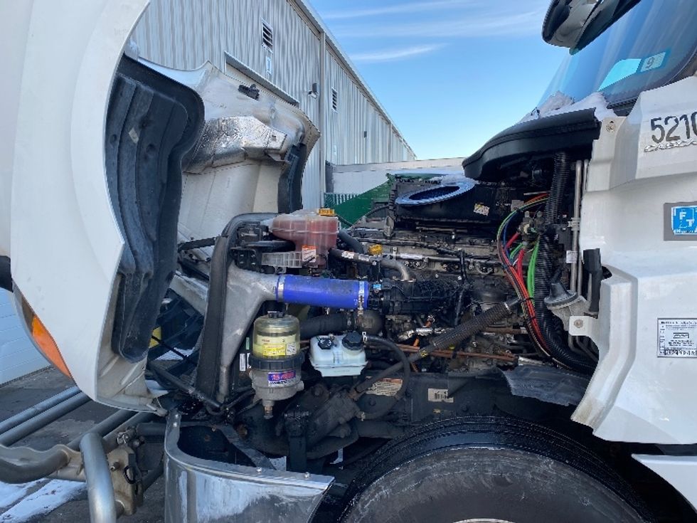 Sleeper Tractor-Heavy Duty Tractors-Freightliner-2023-T12664ST-Londonderry-NH-236,470\n\t\tmiles-$ 99,500 - Image 21