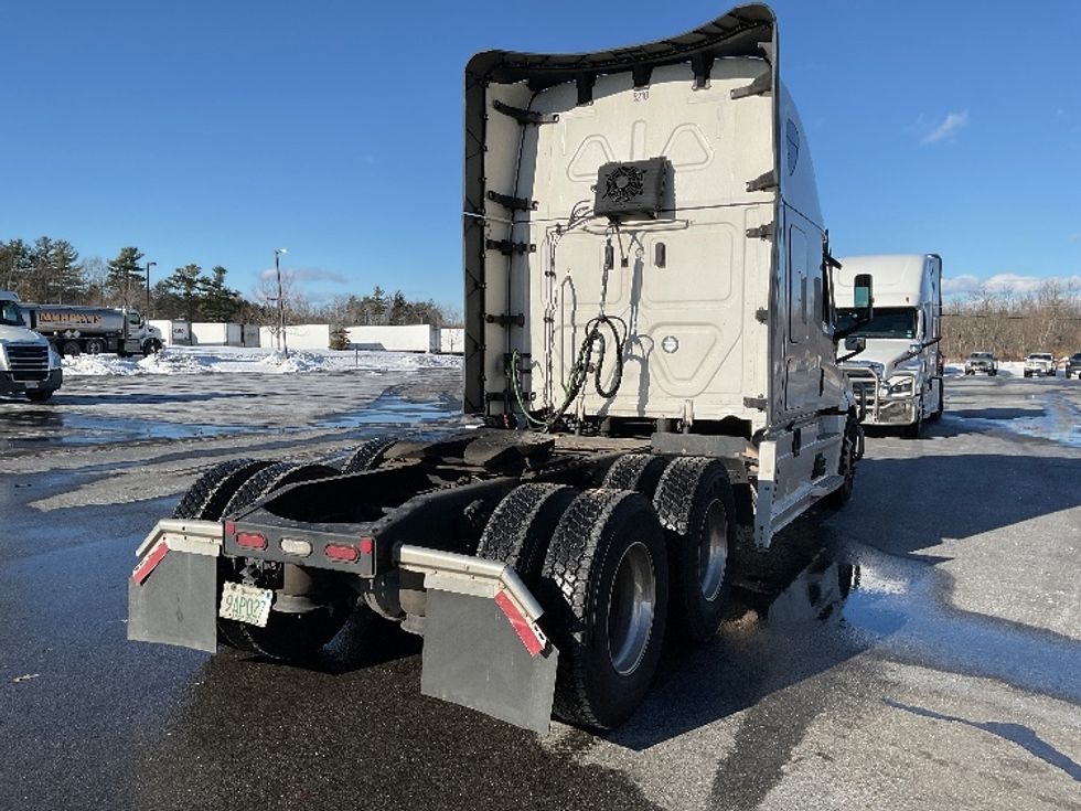 Sleeper Tractor-Heavy Duty Tractors-Freightliner-2023-T12664ST-Londonderry-NH-236,470\n\t\tmiles-$ 99,500 - Image 7