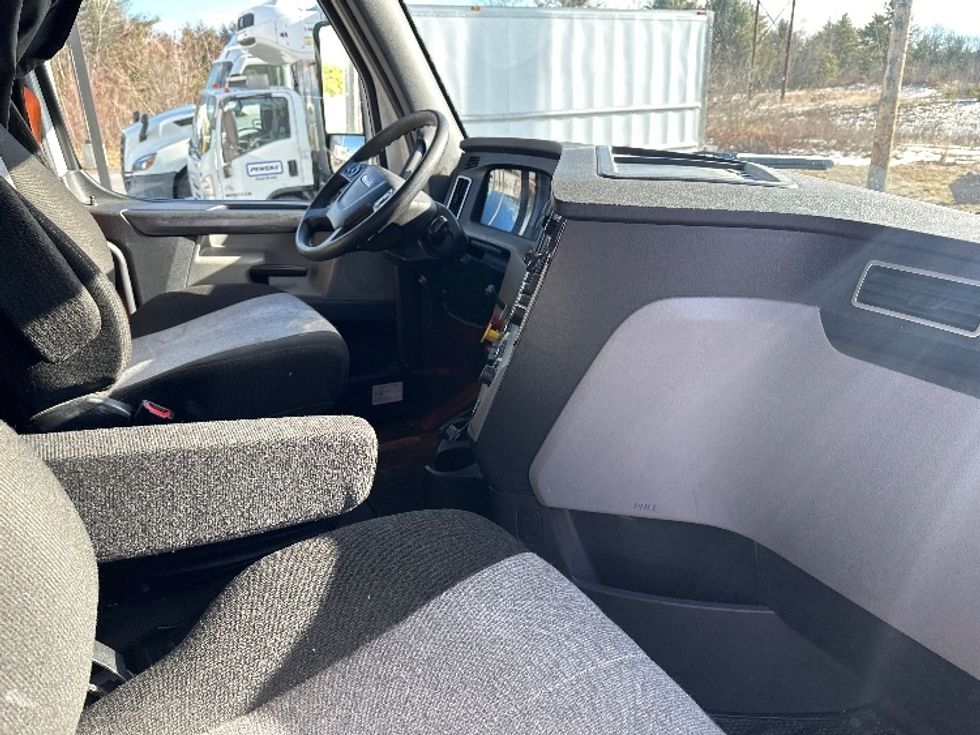 Sleeper Tractor-Heavy Duty Tractors-Freightliner-2023-T12664ST-Londonderry-NH-237,059\n\t\tmiles-$ 96,250 - Image 12