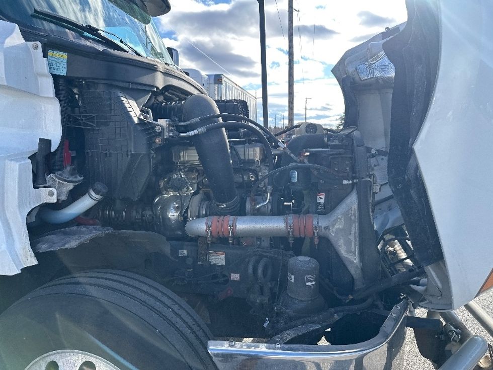 Sleeper Tractor-Heavy Duty Tractors-Freightliner-2023-T12664ST-Londonderry-NH-237,059\n\t\tmiles-$ 96,250 - Image 17