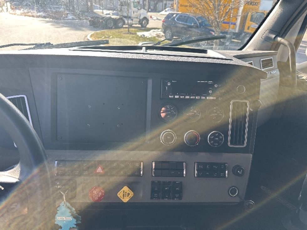 Sleeper Tractor-Heavy Duty Tractors-Freightliner-2023-T12664ST-Londonderry-NH-237,059\n\t\tmiles-$ 96,250 - Image 9