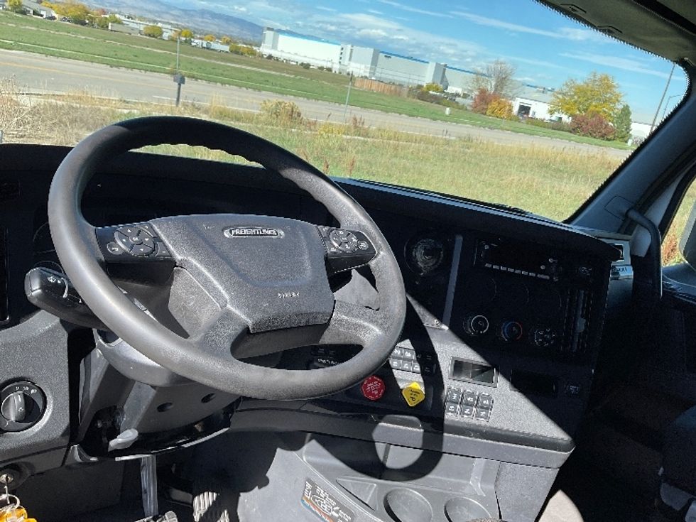 Sleeper Tractor-Heavy Duty Tractors-Freightliner-2023-T12664ST-Loveland-CO-571,172\n\t\tmiles-$ 77,250 - Image 10