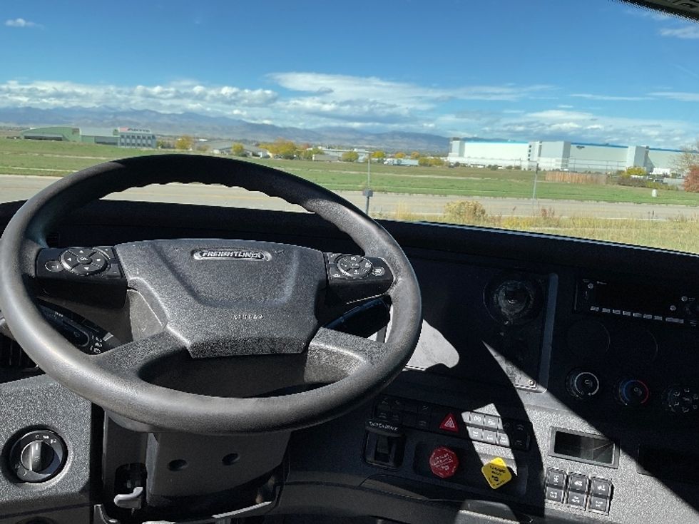Sleeper Tractor-Heavy Duty Tractors-Freightliner-2023-T12664ST-Loveland-CO-571,172\n\t\tmiles-$ 77,250 - Image 11