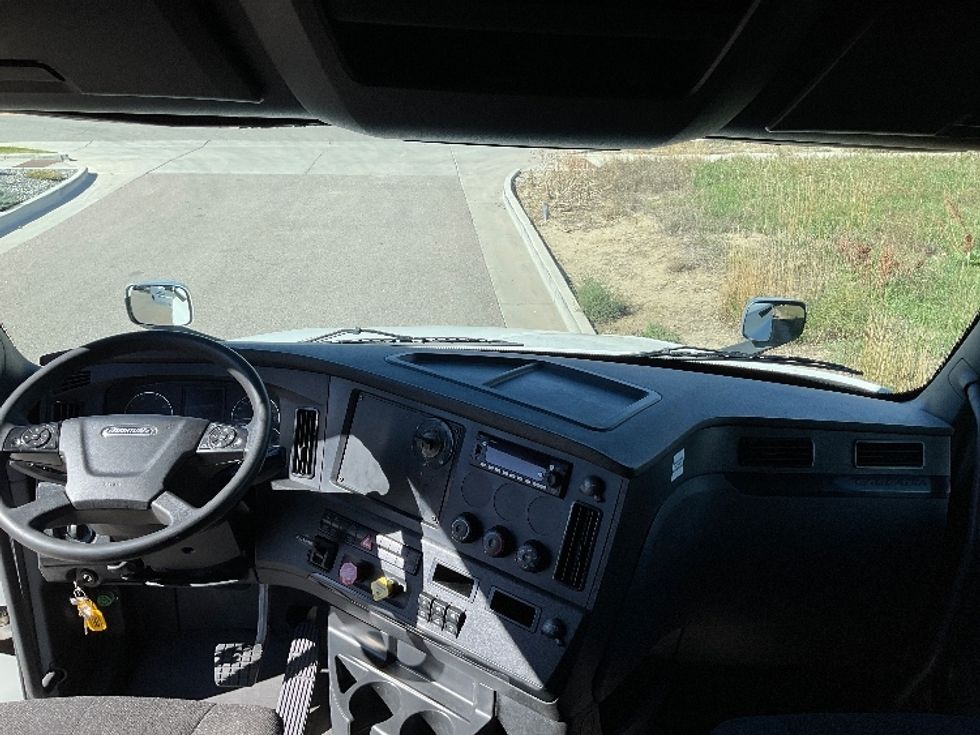 Sleeper Tractor-Heavy Duty Tractors-Freightliner-2023-T12664ST-Loveland-CO-571,172\n\t\tmiles-$ 77,250 - Image 12