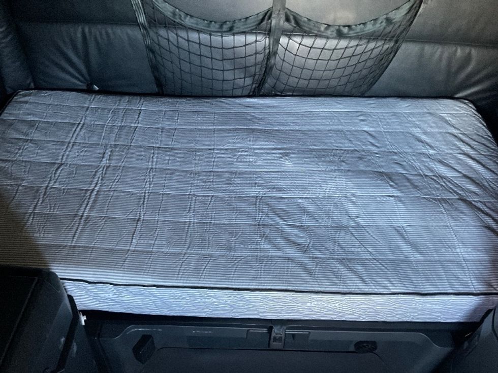 Sleeper Tractor-Heavy Duty Tractors-Freightliner-2023-T12664ST-Loveland-CO-571,172\n\t\tmiles-$ 77,250 - Image 17