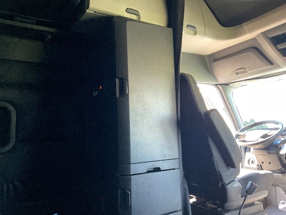 Sleeper Tractor-Heavy Duty Tractors-Freightliner-2023-T12664ST-Loveland-CO-571,172\n\t\tmiles-$ 77,250 - Image 18