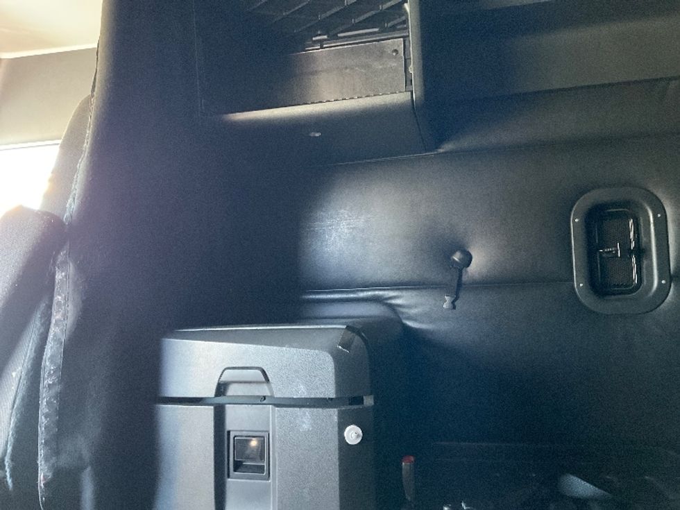 Sleeper Tractor-Heavy Duty Tractors-Freightliner-2023-T12664ST-Loveland-CO-571,172\n\t\tmiles-$ 77,250 - Image 19