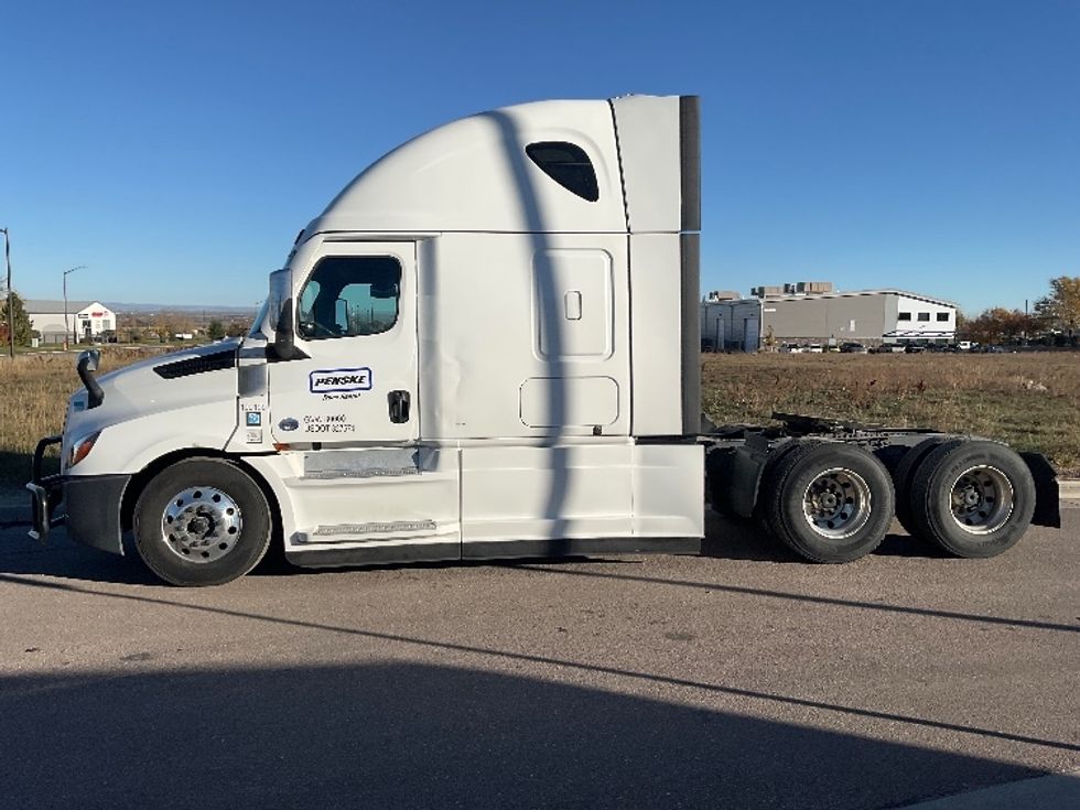 Sleeper Tractor-Heavy Duty Tractors-Freightliner-2023-T12664ST-Loveland-CO-571,172\n\t\tmiles-$ 77,250 - Image 4