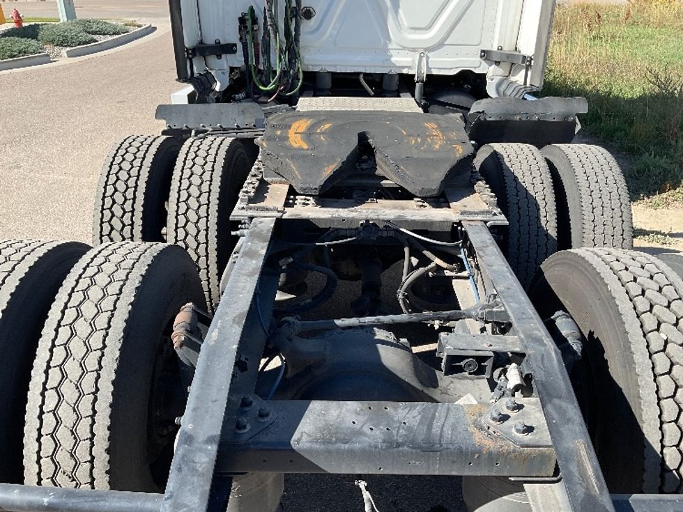 Sleeper Tractor-Heavy Duty Tractors-Freightliner-2023-T12664ST-Loveland-CO-571,172\n\t\tmiles-$ 77,250 - Image 6