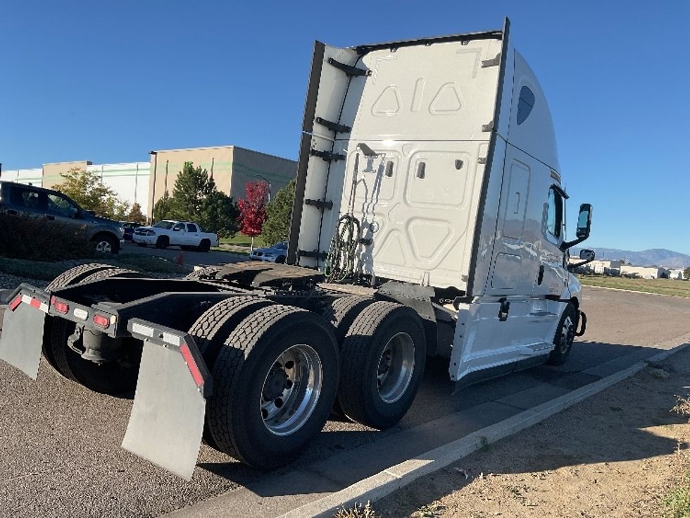 Sleeper Tractor-Heavy Duty Tractors-Freightliner-2023-T12664ST-Loveland-CO-571,172\n\t\tmiles-$ 77,250 - Image 7