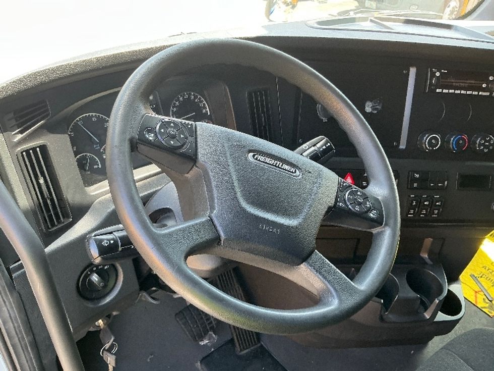 Sleeper Tractor-Heavy Duty Tractors-Freightliner-2023-T12664ST-Medley-FL-448,031\n\t\tmiles-$ 83,500 - Image 10
