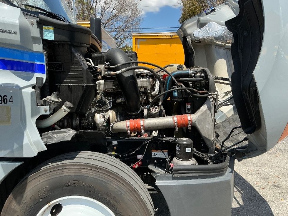 Sleeper Tractor-Heavy Duty Tractors-Freightliner-2023-T12664ST-Medley-FL-448,031\n\t\tmiles-$ 83,500 - Image 20