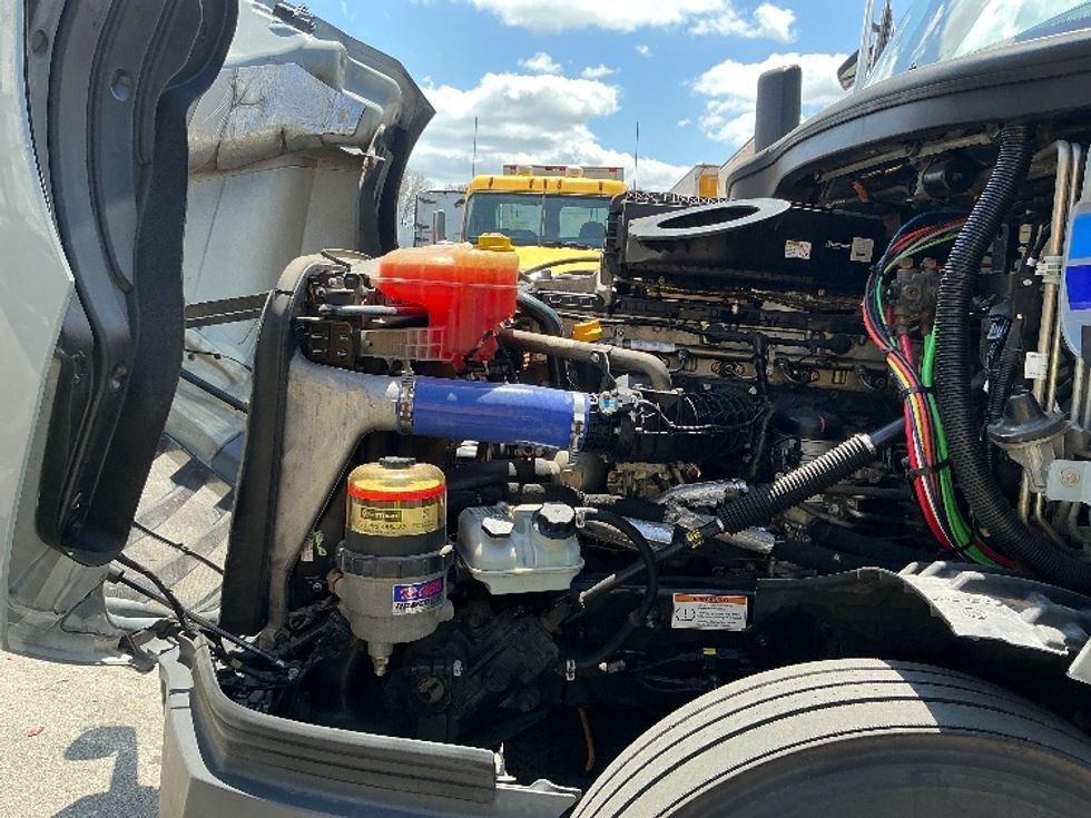 Sleeper Tractor-Heavy Duty Tractors-Freightliner-2023-T12664ST-Medley-FL-448,031\n\t\tmiles-$ 83,500 - Image 21