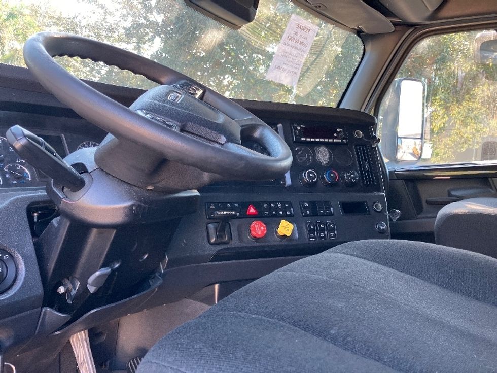 Sleeper Tractor-Heavy Duty Tractors-Freightliner-2023-T12664ST-Medley-FL-495,638\n\t\tmiles-$ 79,500 - Image 10