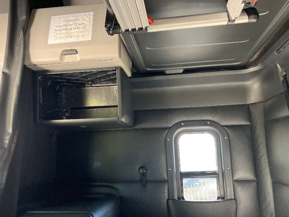 Sleeper Tractor-Heavy Duty Tractors-Freightliner-2023-T12664ST-Medley-FL-495,638\n\t\tmiles-$ 79,500 - Image 19