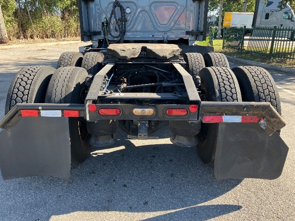 Sleeper Tractor-Heavy Duty Tractors-Freightliner-2023-T12664ST-Medley-FL-495,638\n\t\tmiles-$ 79,500 - Image 6