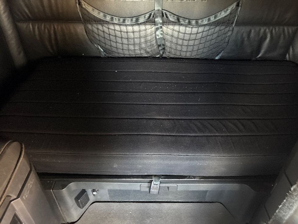 Sleeper Tractor-Heavy Duty Tractors-Freightliner-2023-T12664ST-Medley-FL-608,169\n\t\tmiles-$ 67,750 - Image 17