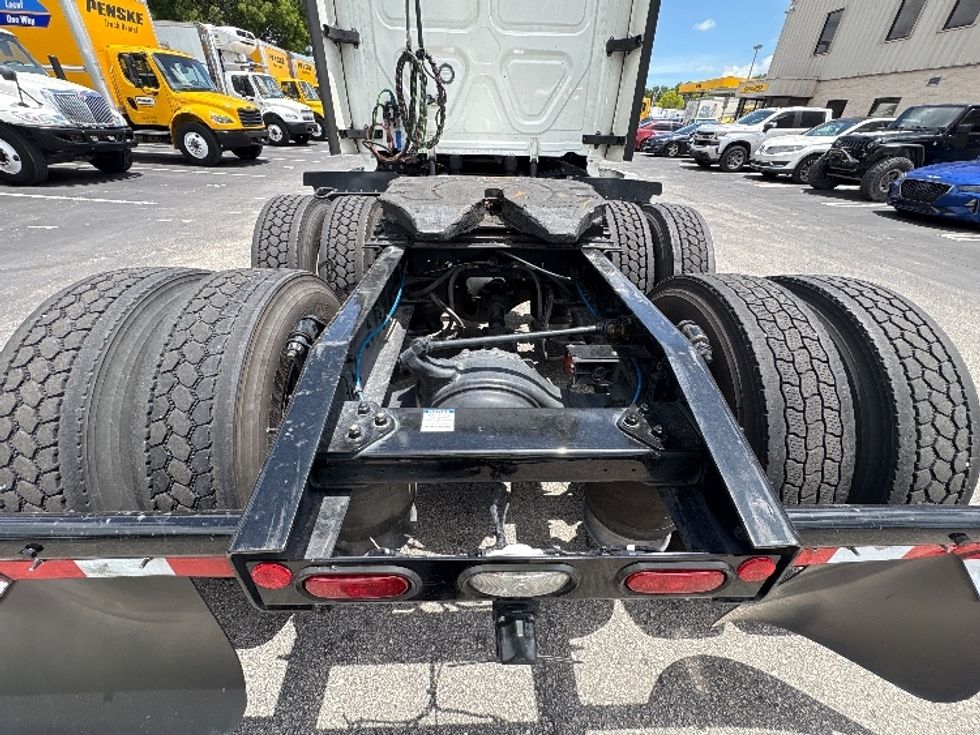 Sleeper Tractor-Heavy Duty Tractors-Freightliner-2023-T12664ST-Medley-FL-608,169\n\t\tmiles-$ 67,750 - Image 6