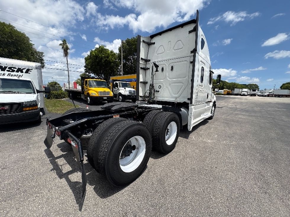 Sleeper Tractor-Heavy Duty Tractors-Freightliner-2023-T12664ST-Medley-FL-608,169\n\t\tmiles-$ 67,750 - Image 7