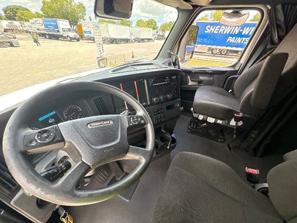Sleeper Tractor-Heavy Duty Tractors-Freightliner-2023-T12664ST-Medley-FL-639,981\n\t\tmiles-$ 65,000 - Image 10