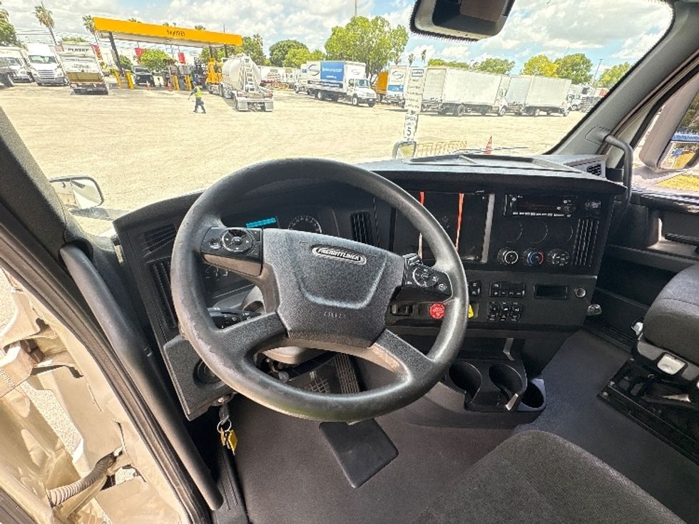 Sleeper Tractor-Heavy Duty Tractors-Freightliner-2023-T12664ST-Medley-FL-639,981\n\t\tmiles-$ 65,000 - Image 11