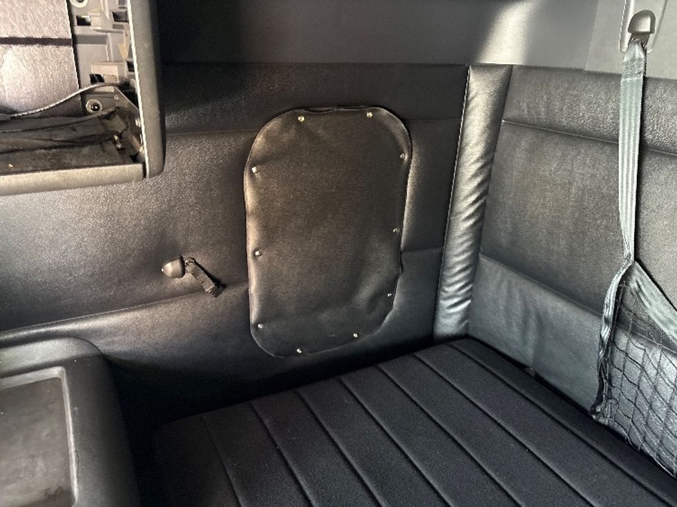 Sleeper Tractor-Heavy Duty Tractors-Freightliner-2023-T12664ST-Medley-FL-639,981\n\t\tmiles-$ 65,000 - Image 19