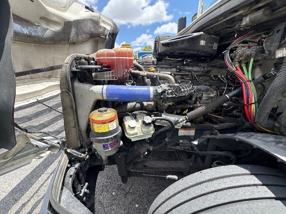 Sleeper Tractor-Heavy Duty Tractors-Freightliner-2023-T12664ST-Medley-FL-639,981\n\t\tmiles-$ 65,000 - Image 21