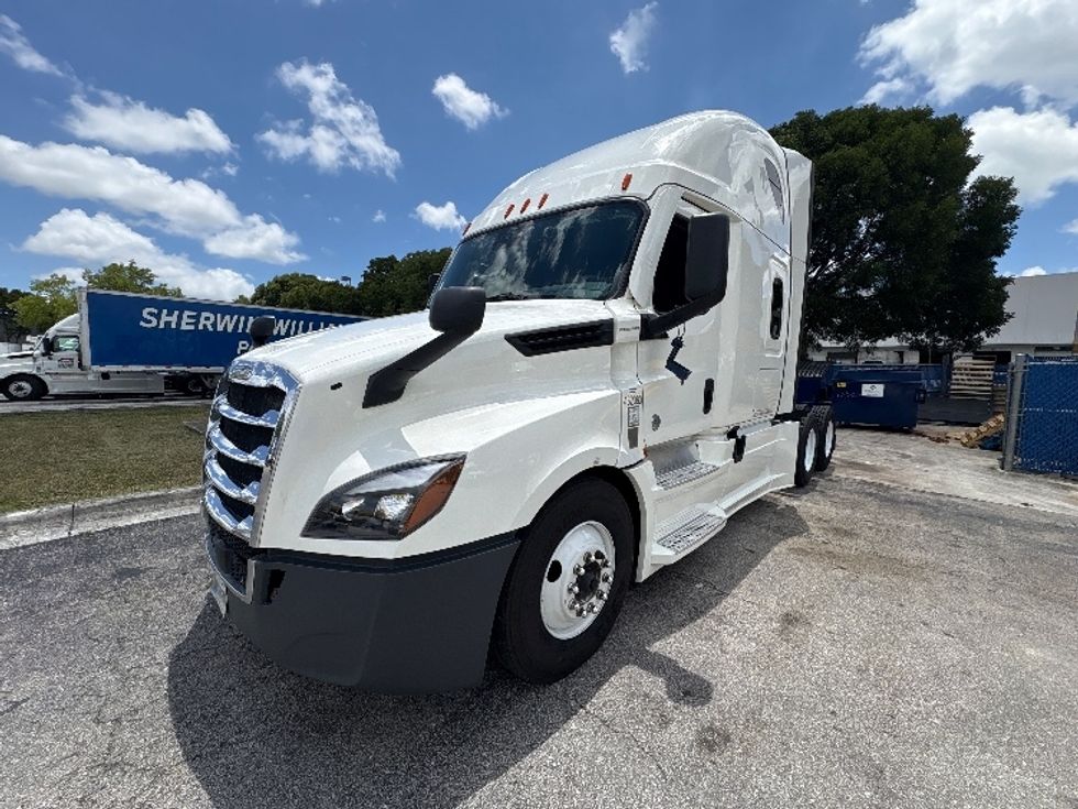 Sleeper Tractor-Heavy Duty Tractors-Freightliner-2023-T12664ST-Medley-FL-639,981\n\t\tmiles-$ 65,000 - Image 3