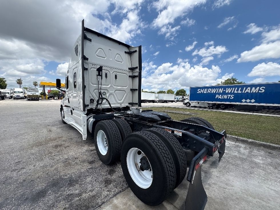 Sleeper Tractor-Heavy Duty Tractors-Freightliner-2023-T12664ST-Medley-FL-639,981\n\t\tmiles-$ 65,000 - Image 5