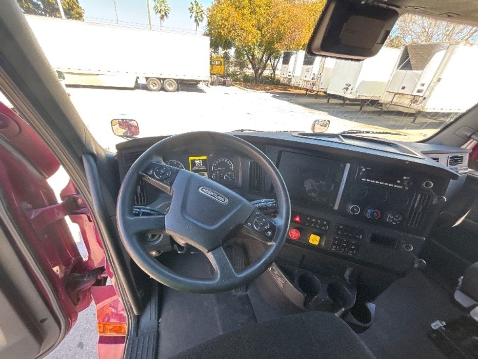 Sleeper Tractor-Heavy Duty Tractors-Freightliner-2023-T12664ST-Medley-FL-726,993\n\t\tmiles-$ 49,500 - Image 11