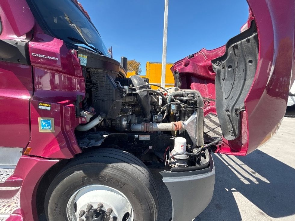 Sleeper Tractor-Heavy Duty Tractors-Freightliner-2023-T12664ST-Medley-FL-726,993\n\t\tmiles-$ 49,500 - Image 18