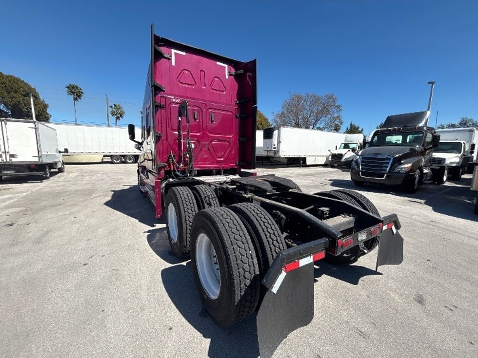 Sleeper Tractor-Heavy Duty Tractors-Freightliner-2023-T12664ST-Medley-FL-726,993\n\t\tmiles-$ 49,500 - Image 5