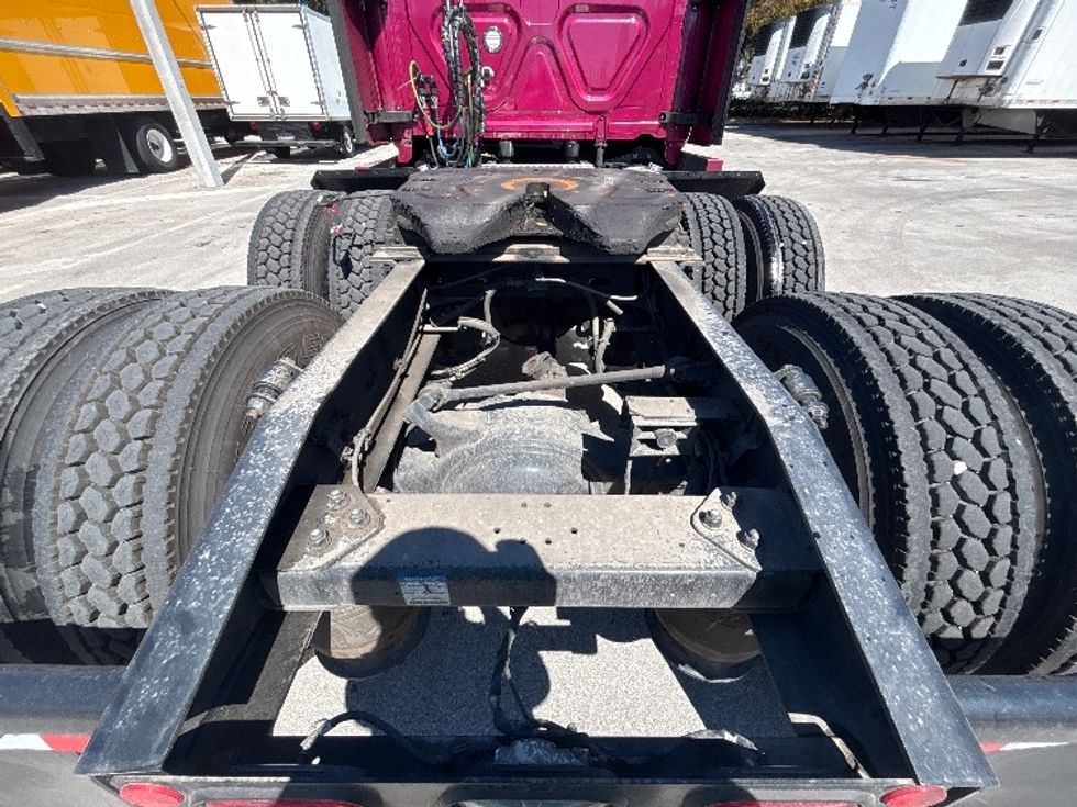 Sleeper Tractor-Heavy Duty Tractors-Freightliner-2023-T12664ST-Medley-FL-726,993\n\t\tmiles-$ 49,500 - Image 6