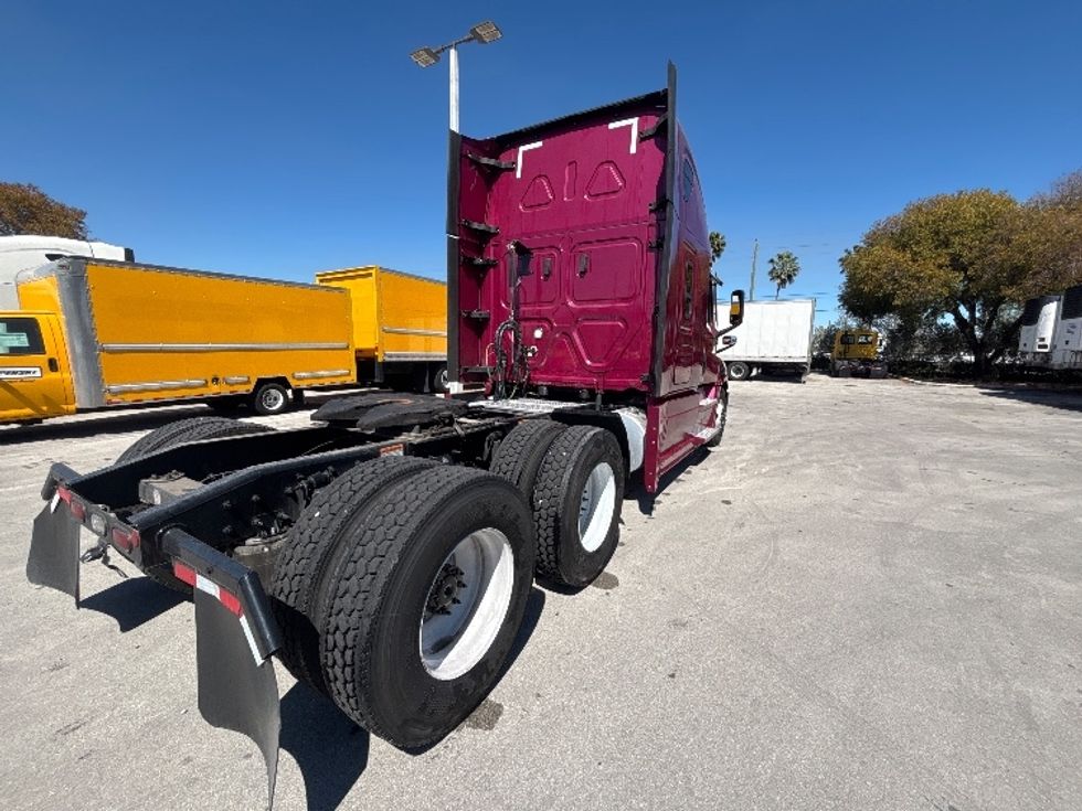 Sleeper Tractor-Heavy Duty Tractors-Freightliner-2023-T12664ST-Medley-FL-726,993\n\t\tmiles-$ 49,500 - Image 7