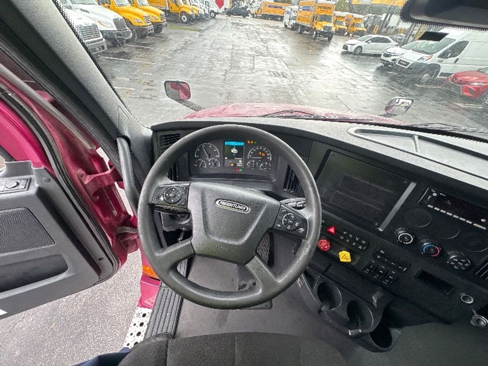 Sleeper Tractor-Heavy Duty Tractors-Freightliner-2023-T12664ST-Medley-FL-728,149\n\t\tmiles-$ 51,500 - Image 10