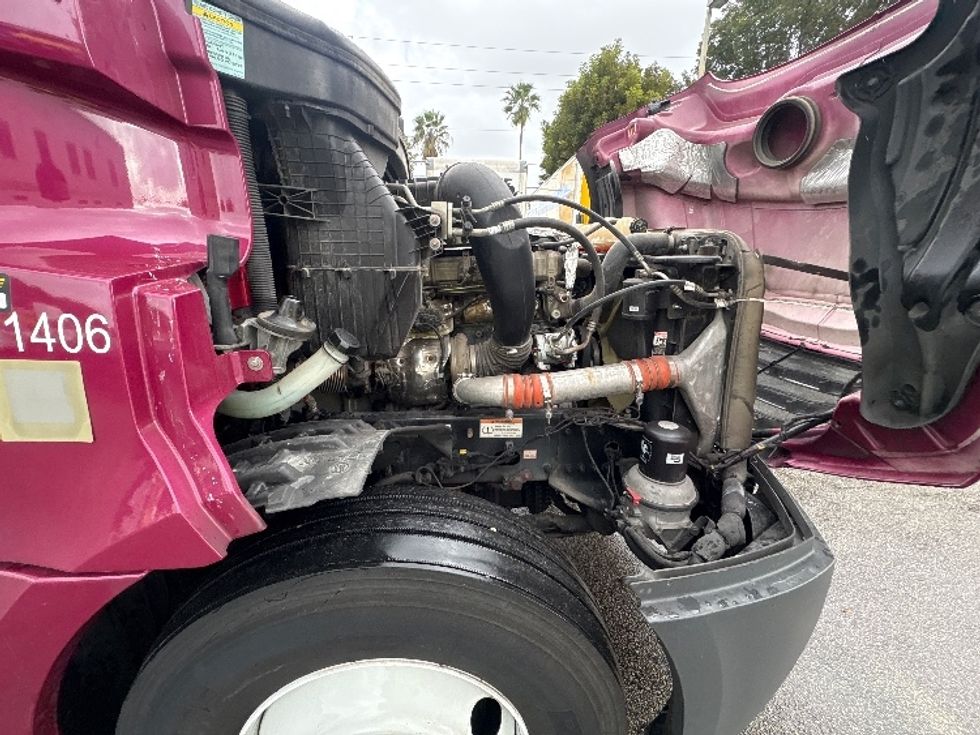 Sleeper Tractor-Heavy Duty Tractors-Freightliner-2023-T12664ST-Medley-FL-728,149\n\t\tmiles-$ 51,500 - Image 15