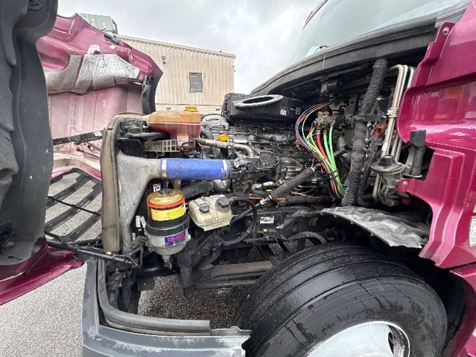 Sleeper Tractor-Heavy Duty Tractors-Freightliner-2023-T12664ST-Medley-FL-728,149\n\t\tmiles-$ 51,500 - Image 16