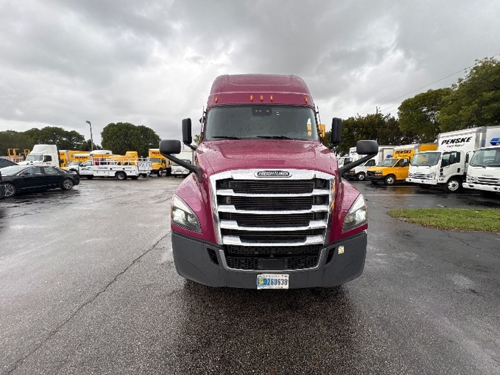 Sleeper Tractor-Heavy Duty Tractors-Freightliner-2023-T12664ST-Medley-FL-728,149\n\t\tmiles-$ 51,500 - Image 2