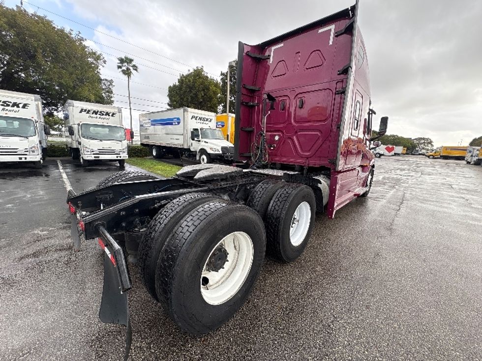 Sleeper Tractor-Heavy Duty Tractors-Freightliner-2023-T12664ST-Medley-FL-728,149\n\t\tmiles-$ 51,500 - Image 6