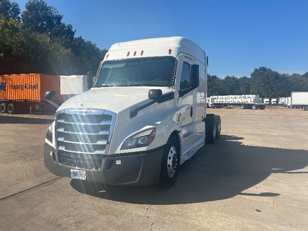 Sleeper Tractor-Heavy Duty Tractors-Freightliner-2023-T12664ST-Memphis-TN-410,599\n\t\tmiles-$ 101,250 - Image 3