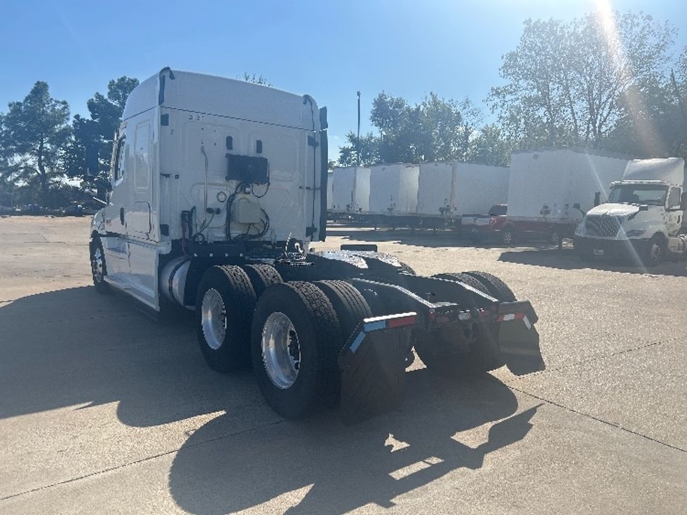 Sleeper Tractor-Heavy Duty Tractors-Freightliner-2023-T12664ST-Memphis-TN-410,599\n\t\tmiles-$ 101,250 - Image 5