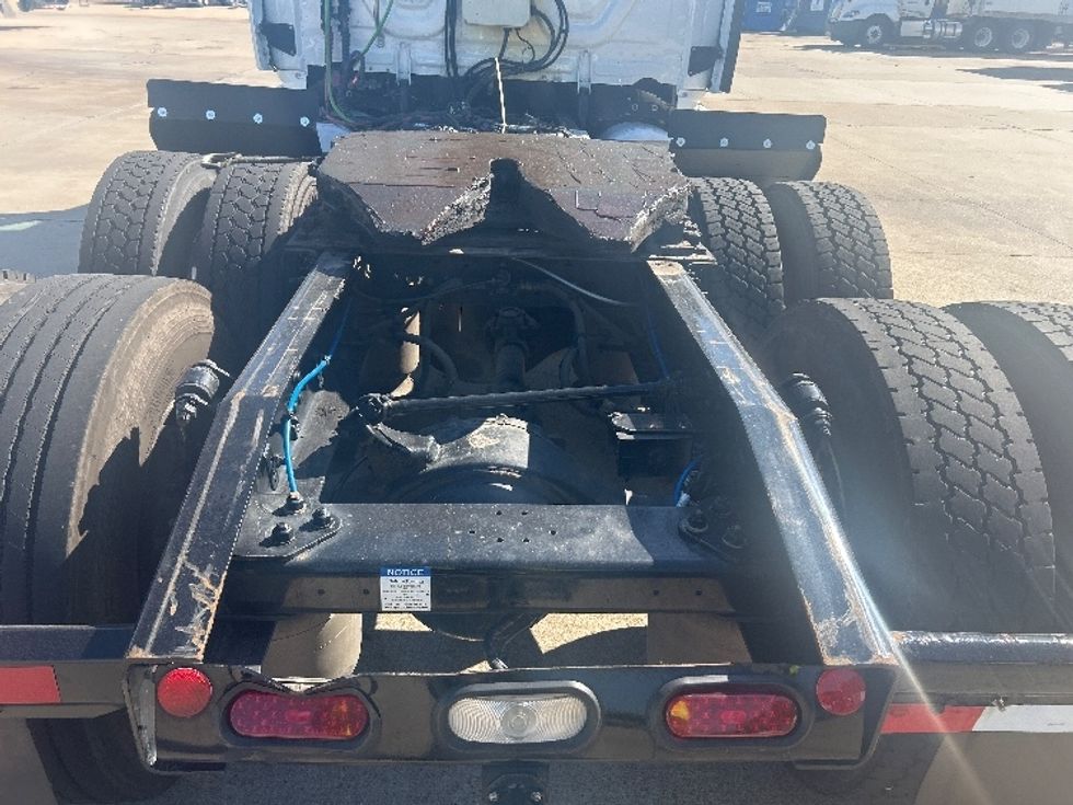 Sleeper Tractor-Heavy Duty Tractors-Freightliner-2023-T12664ST-Memphis-TN-410,599\n\t\tmiles-$ 101,250 - Image 6