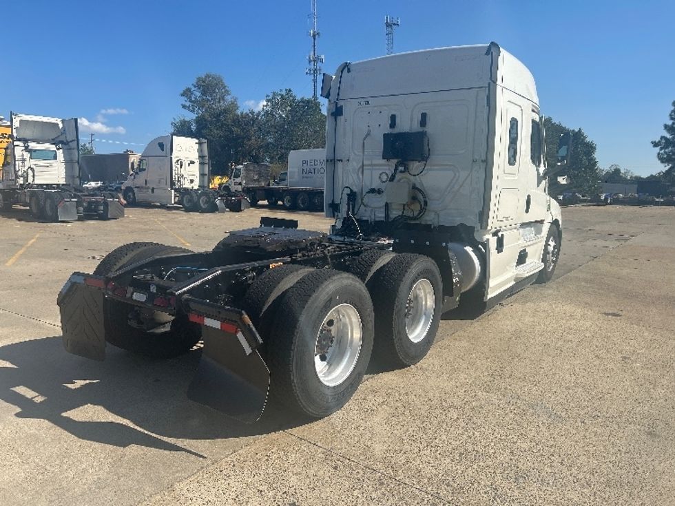 Sleeper Tractor-Heavy Duty Tractors-Freightliner-2023-T12664ST-Memphis-TN-410,599\n\t\tmiles-$ 101,250 - Image 7