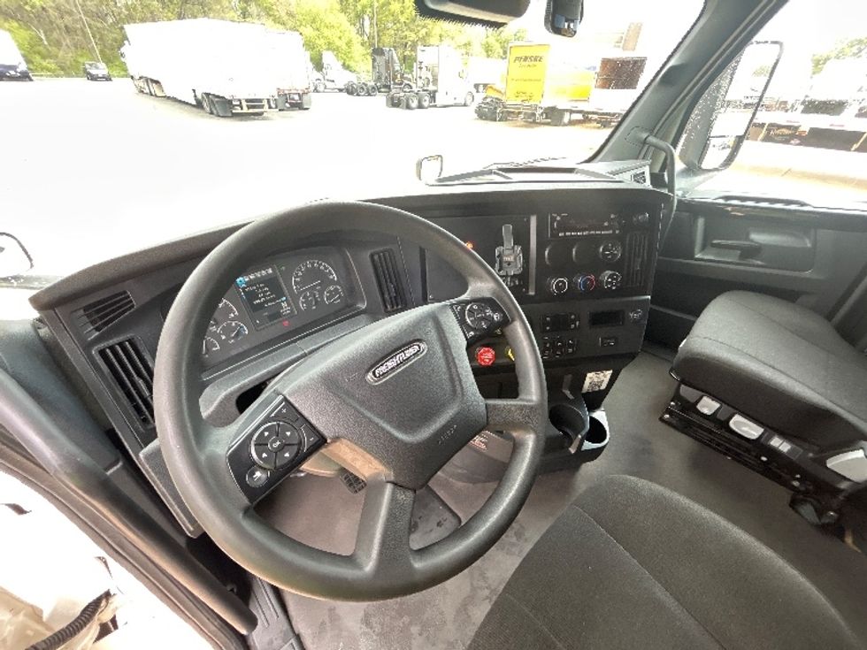 Sleeper Tractor-Heavy Duty Tractors-Freightliner-2023-T12664ST-Memphis-TN-659,408\n\t\tmiles-$ 58,750 - Image 10