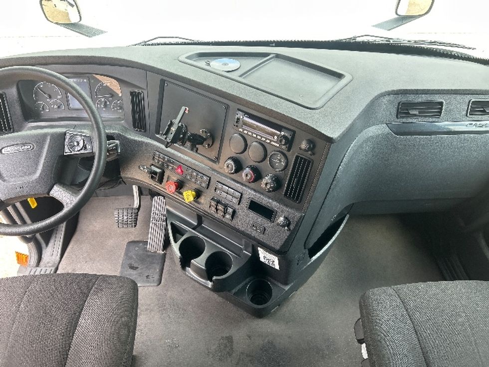 Sleeper Tractor-Heavy Duty Tractors-Freightliner-2023-T12664ST-Memphis-TN-659,408\n\t\tmiles-$ 58,750 - Image 12